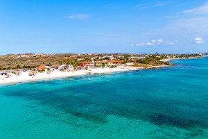 a picture of boca catalina beach in aruba