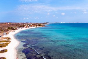 a picture of an aerial view of the beach at boca catalina in north-west Aruba