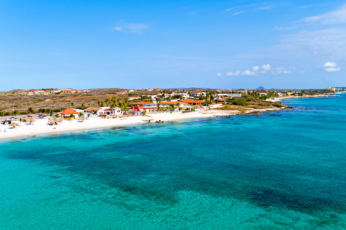 a picture of boca catalina beach in aruba