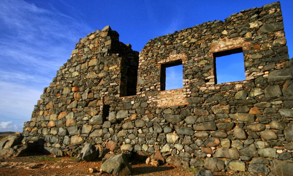 a picture of the bushiribana ruins in aruba