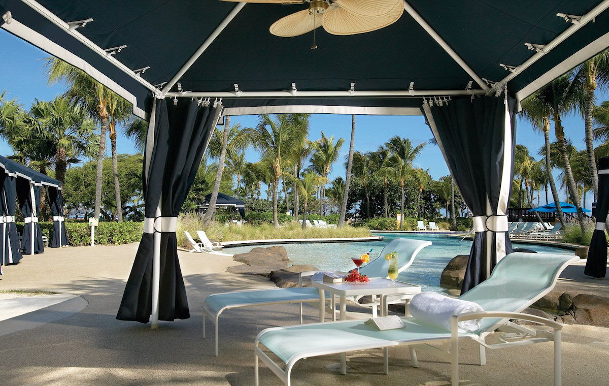 a picture of the redesigned pool area after the hilton aruba renovations 2016