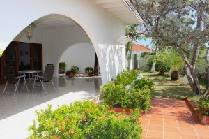 a picture of the beach house rental villa in aruba
