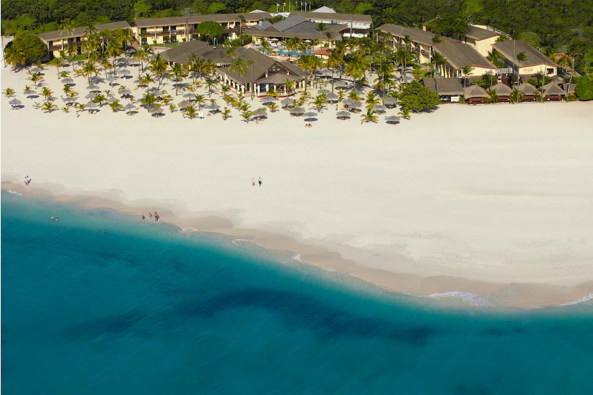 Blue waters and white sands at Manchebo Beach, Aruba, Dutch Caribbean.